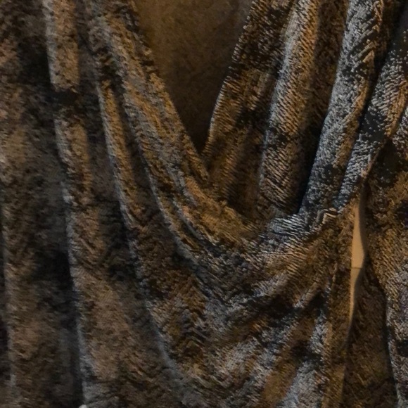 Chicos Travelers  tunic  top & matching skirt - Picture 3 of 4